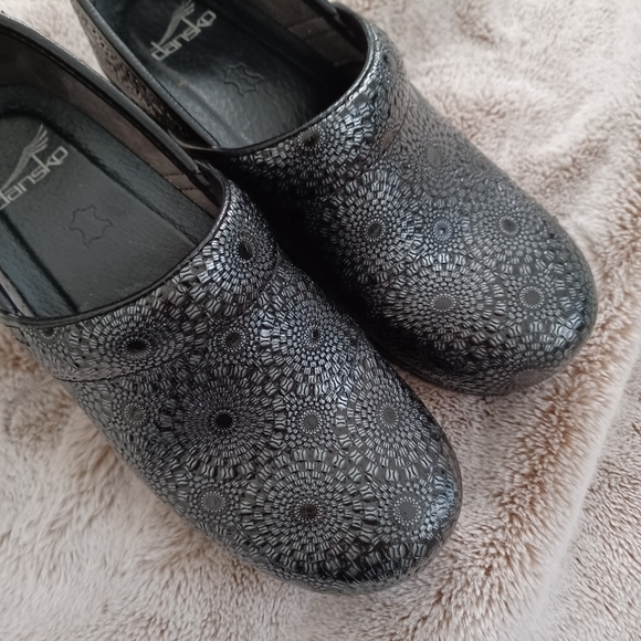 Dansko Professional Clog Black/Silver Geometic Circle Pattern Size 37 or 6.5 US - Picture 4 of 8